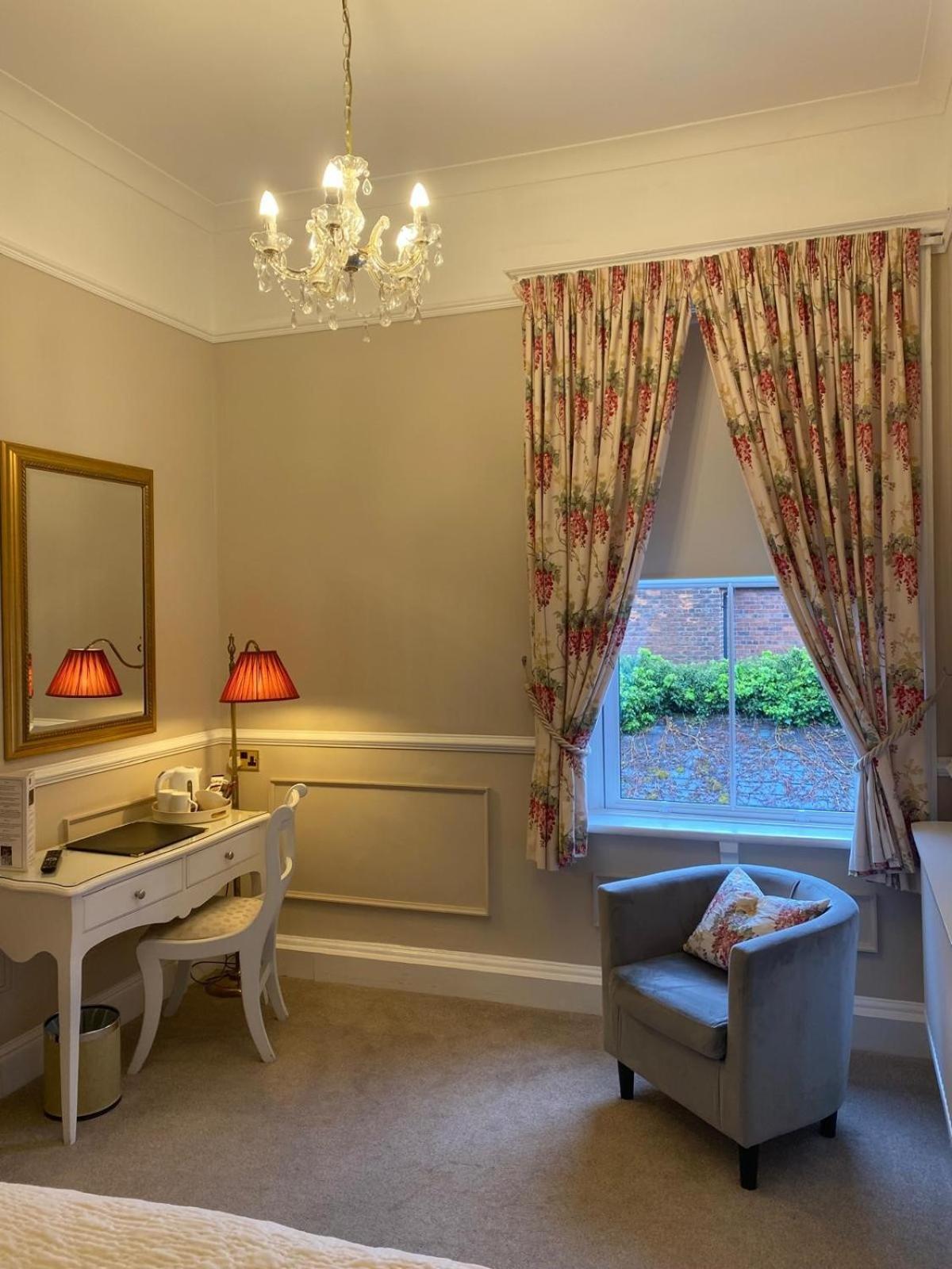 Alexandra Court Hotel Congleton Buitenkant foto